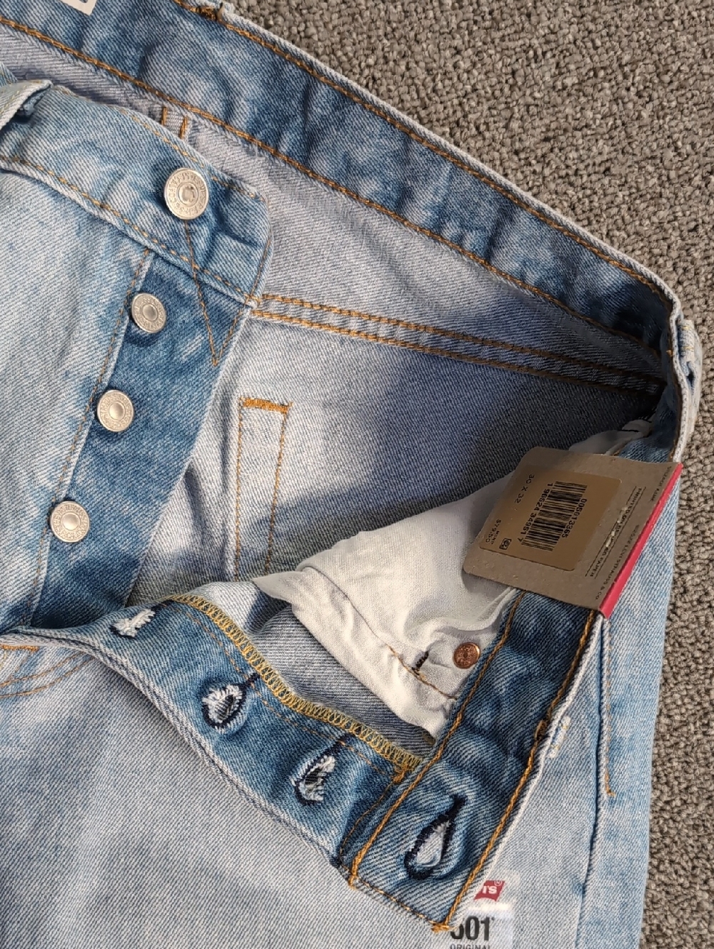 NWT Levi's 501 Original Fit Jeans, 32x32, Light Wash - Stretch Denim - Picture 7 of 10